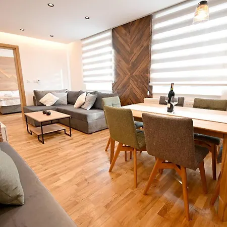 Grand Apartment *